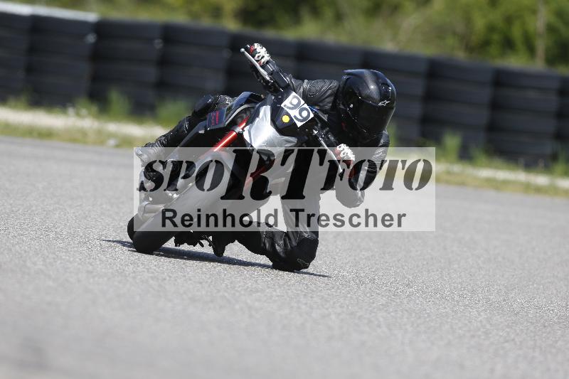 Archiv-2025/09 22.04.2025 Cornu Master School ADR/rot-rouge/99